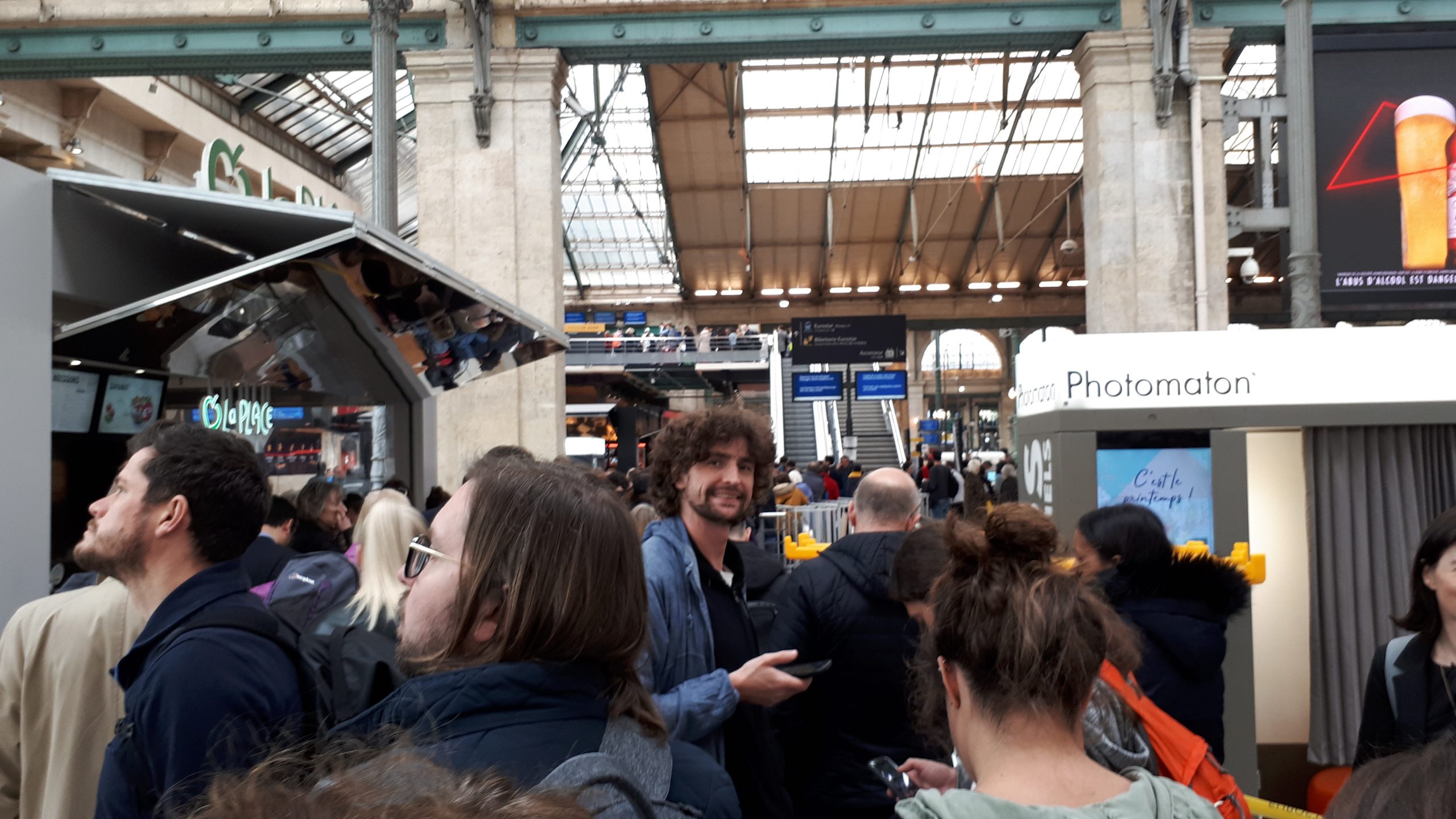 Long queue at Gare du Nord during strike disruption in 2019