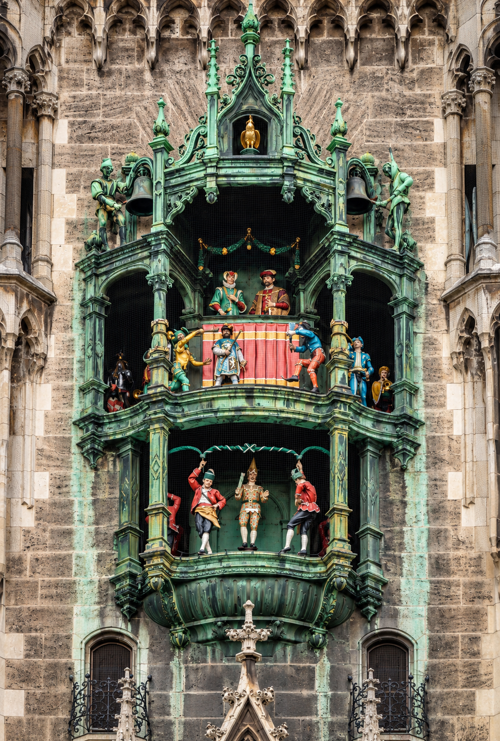 Rathaus-Glockenspiel performance in Munich